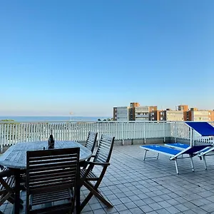 82, Attico Leonardo Lido Adriano